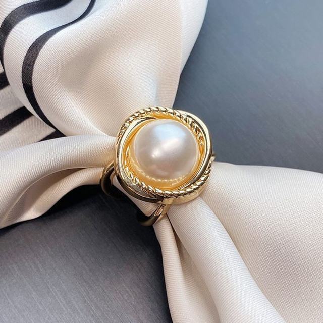 Elegant Pearl Floral Scarf Ring Clip for Women Scarf Ring Buckle